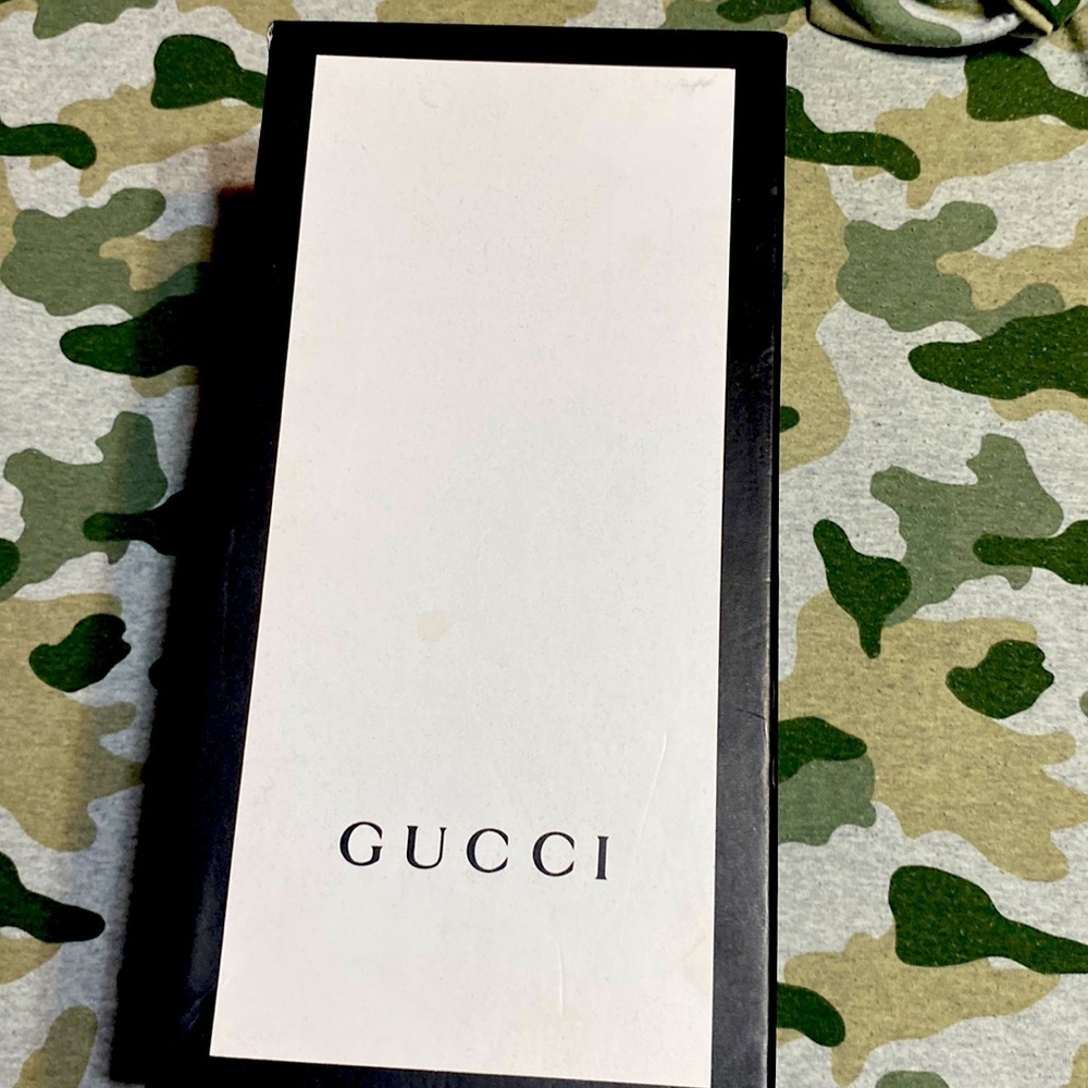 I’m selling these Gucci slides brand new size 6.5
